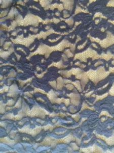 OPHØRSUDSALG - Rester - Blondestof med stræk og mønster / Marineblå - 150x140