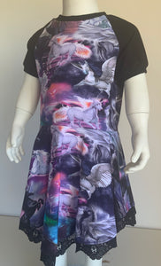 Outlet - Peblum kjole str. 104/110