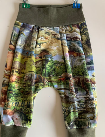 Outlet - Baggybukser med dinosauer -  str. 62