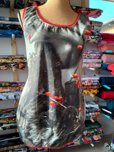 OUTLET - Ballontop med egern og blonder  - Str. M/L