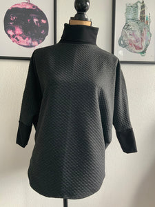 UDSALG - TEEN -  Poncholito bluse i quiltet stof - Koksgrå (12-16 ÅR)