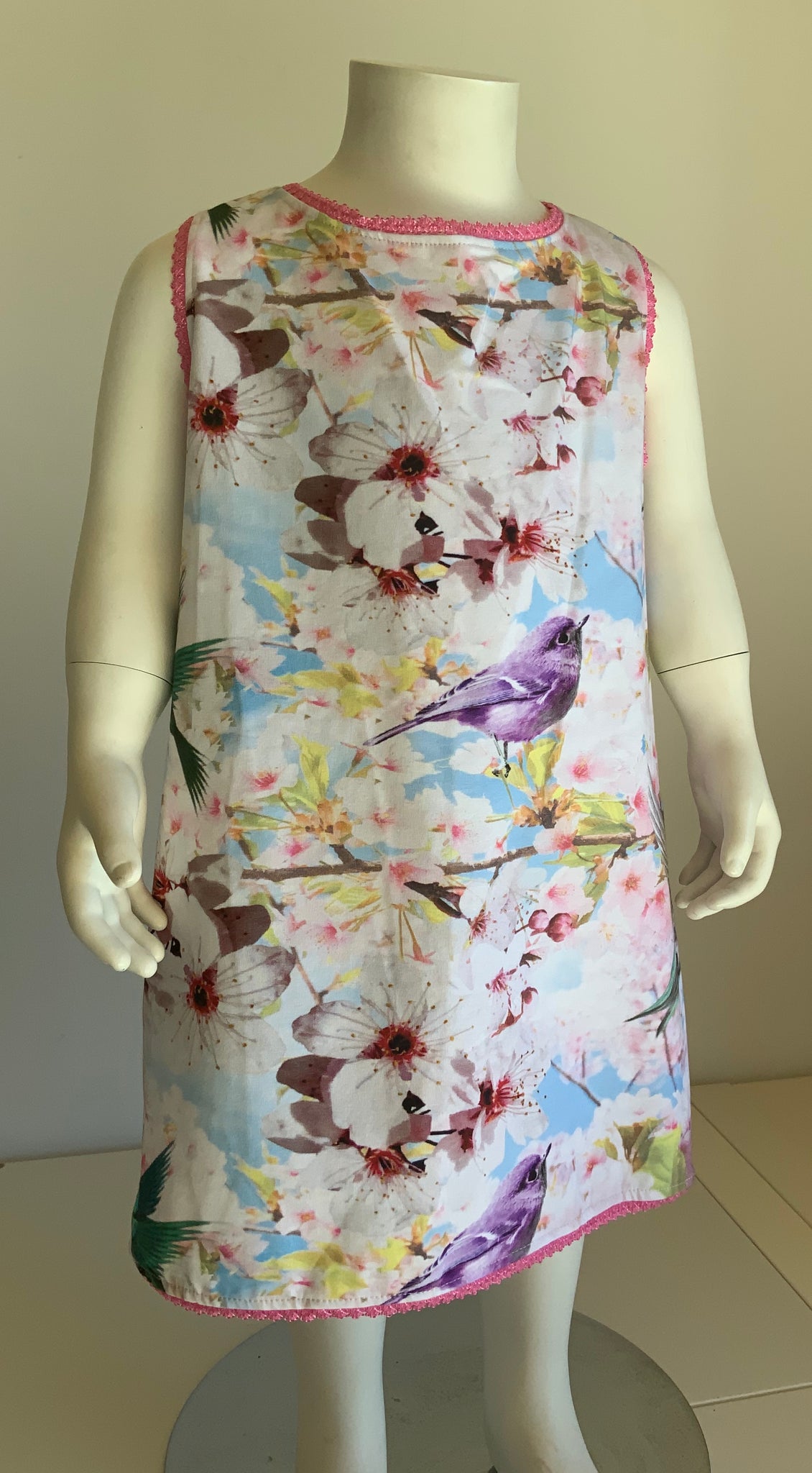 Outlet - Sommerkjole med fugle og blomster - str. 98