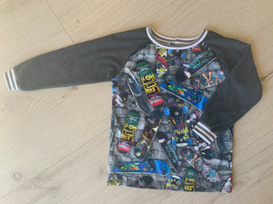 Outlet - Bluse med skateboard str. 104 og 116