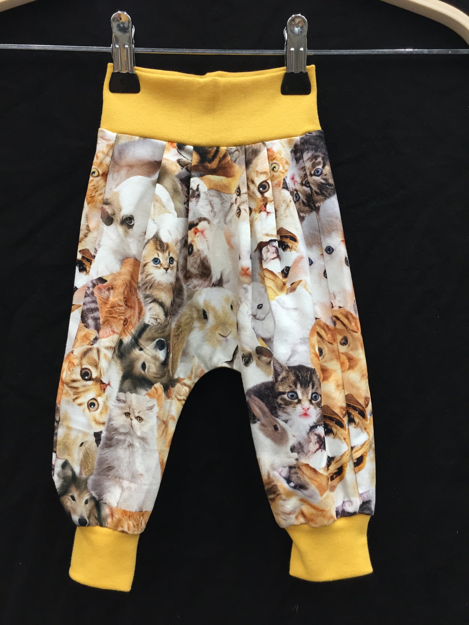 Outlet - Baggybukser med katte str. 68