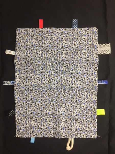UDSALG - Babysengetøj med sanse/nusseklud - Småblomstret / Blå blomster