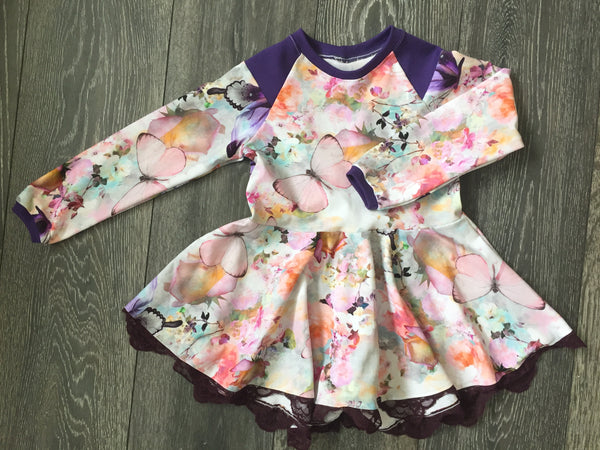Digital Print med sommerfugle og blomster - GOTS - Global Organic Textile Standard