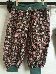Ballonbukser og shorts i småblomstret stof